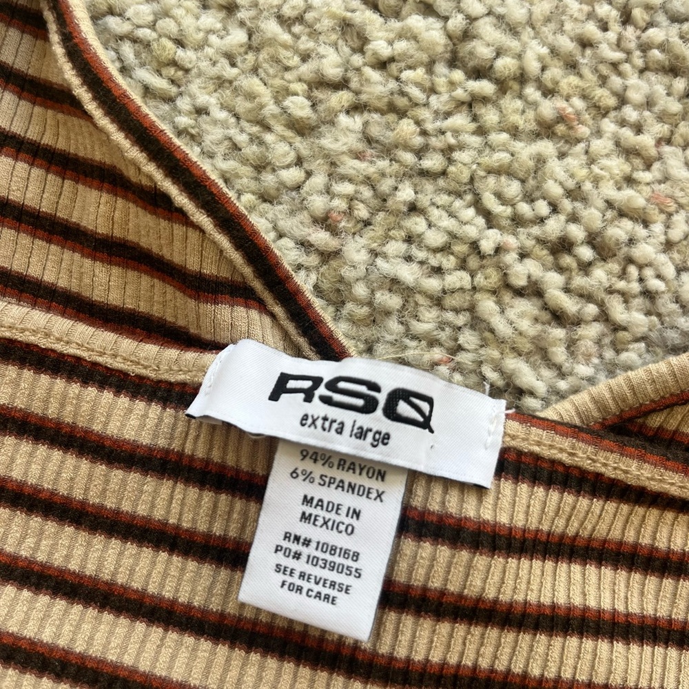 RSQ Ribbed Crop Top - Picture 3 of 3
